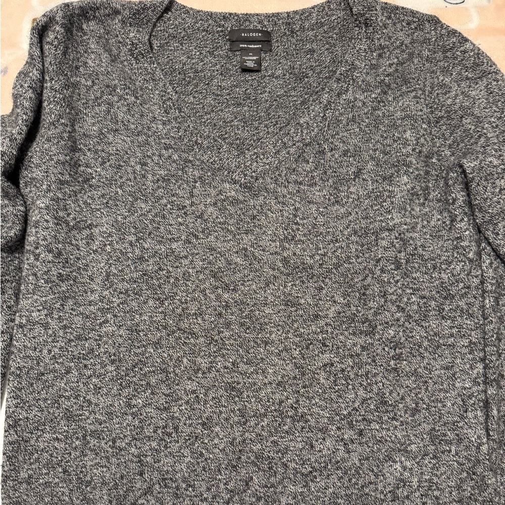 Halogen Women’s Charcoal v-neck Sweater